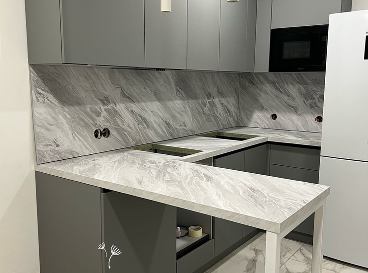 Графитовая серая кухня АГТ супрамат