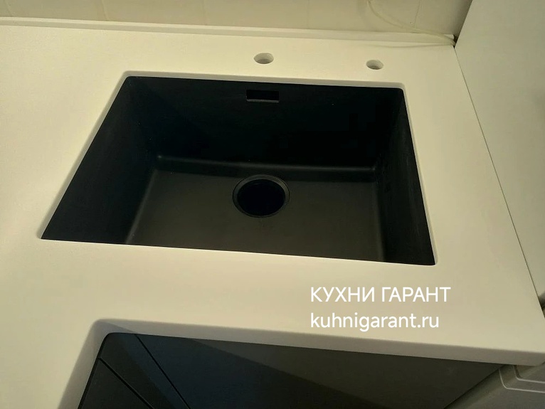 кухня Кухня хвойного цвета из двухстороннего пластика