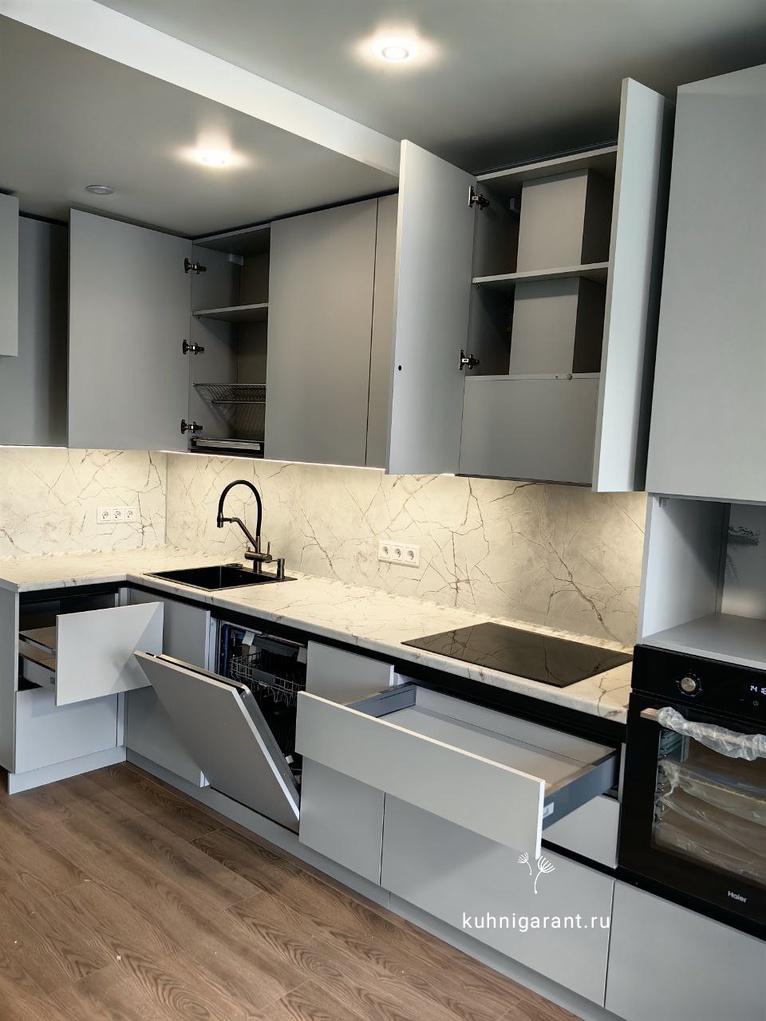 кухня Серая кухня АГТ супрамат 6