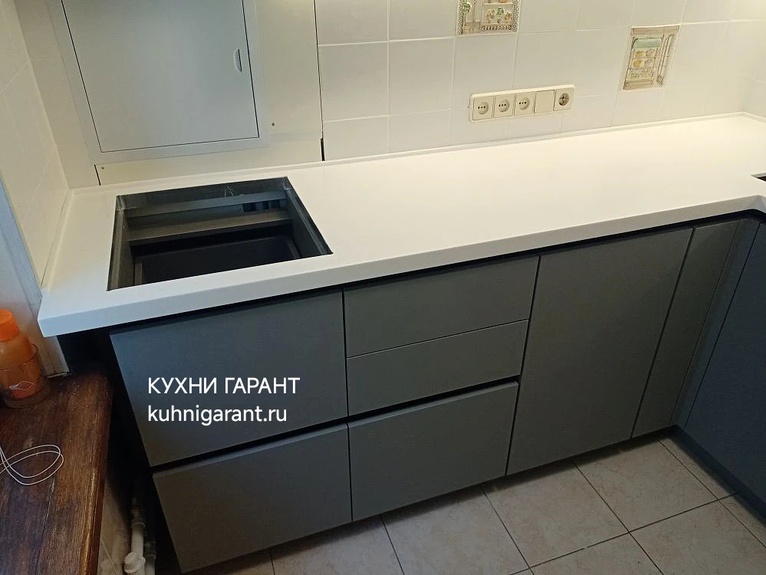 кухня Кухня хвойного цвета из двухстороннего пластика